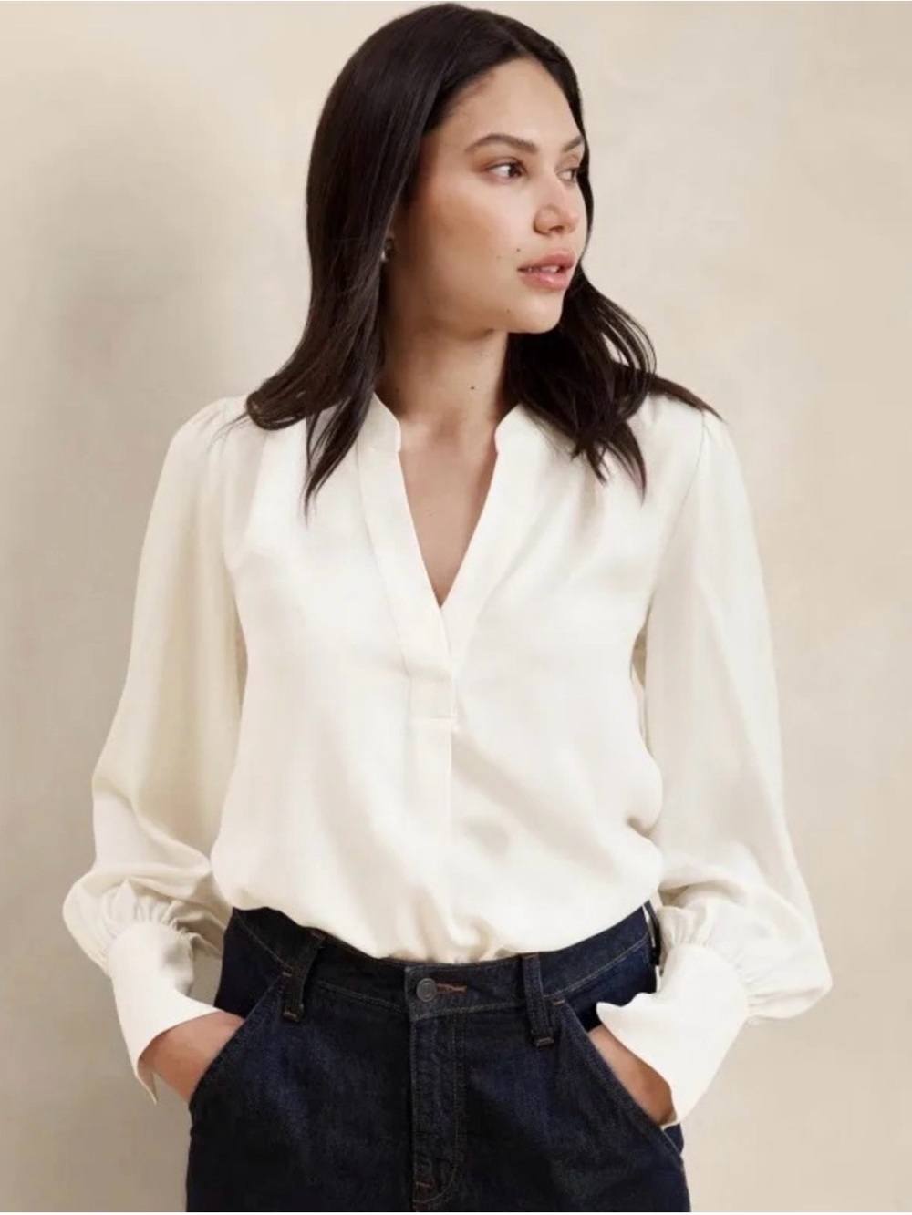 Banana Republic Women's Cream V-Neck Long-Sleeve Blouse (Medium)